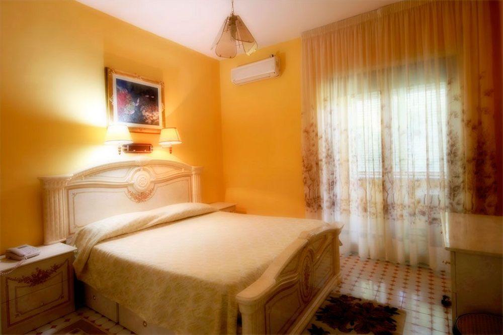 Hotel Cavour Sorrento Esterno foto